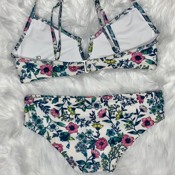 Bikini - Picture 2 of 2